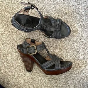 FRYE Sage Trapunto stacked heels EUC Size 10